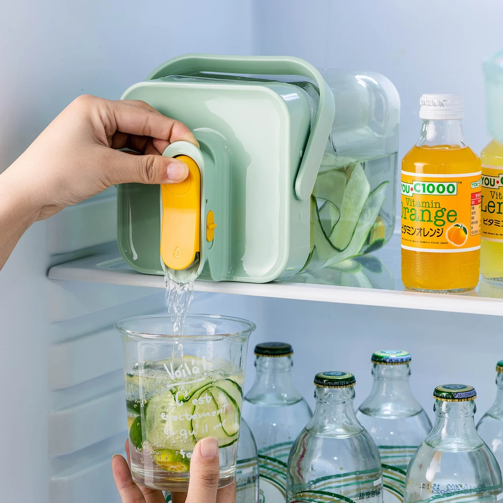 Nádoba na vodu s kohútikom 2300 ml