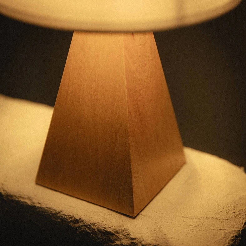 Bambusová stolná lampa s bielym tienidlom 31 cm