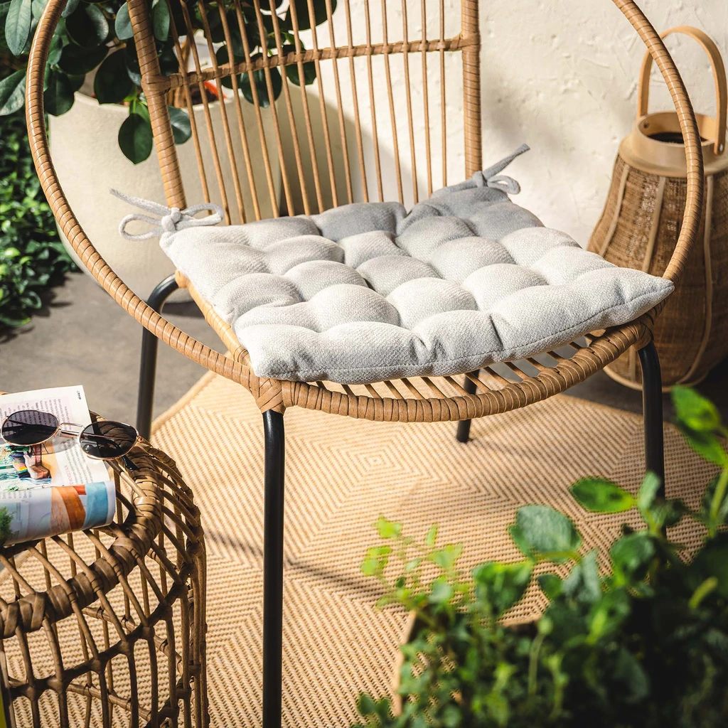 Jasnoszare siedzisko na krzesło