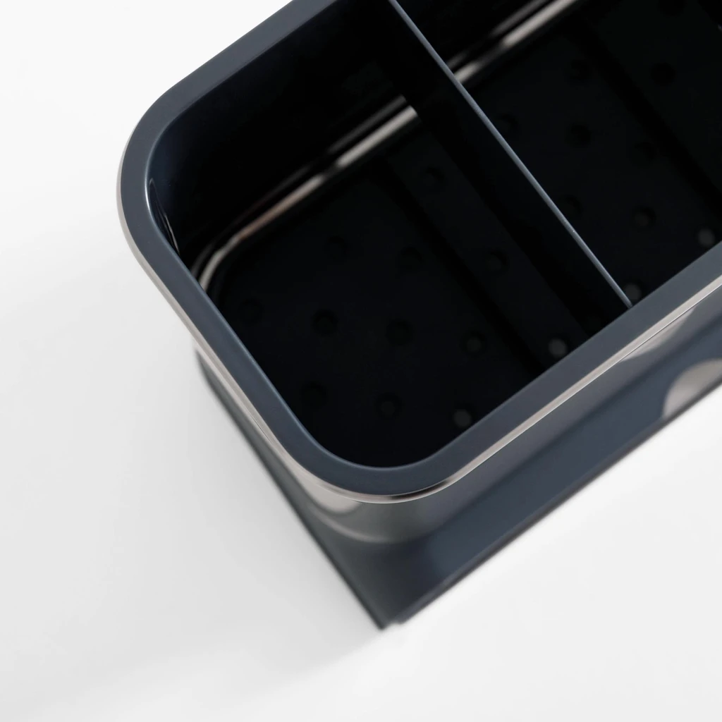 Srebrny ociekacz na sztućce