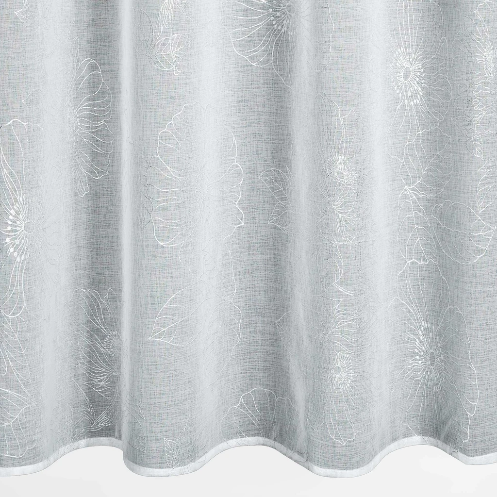 Biała zasłona w kwiaty