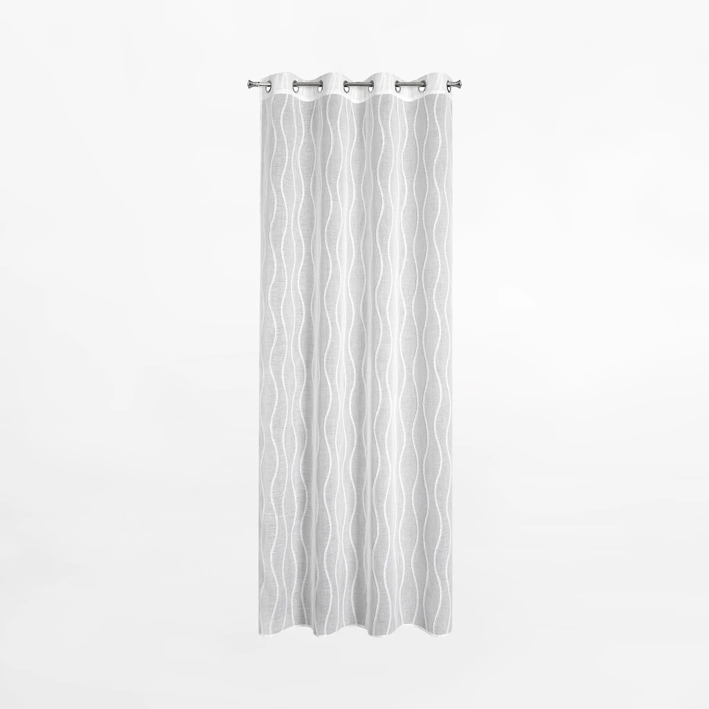 Biała firana na przelotkach w falistym wzorem