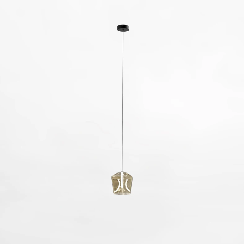 Lampa posiada wbudowany w oprawę LED o mocy 6W i strumieniu świetlnym 134 lumeny.