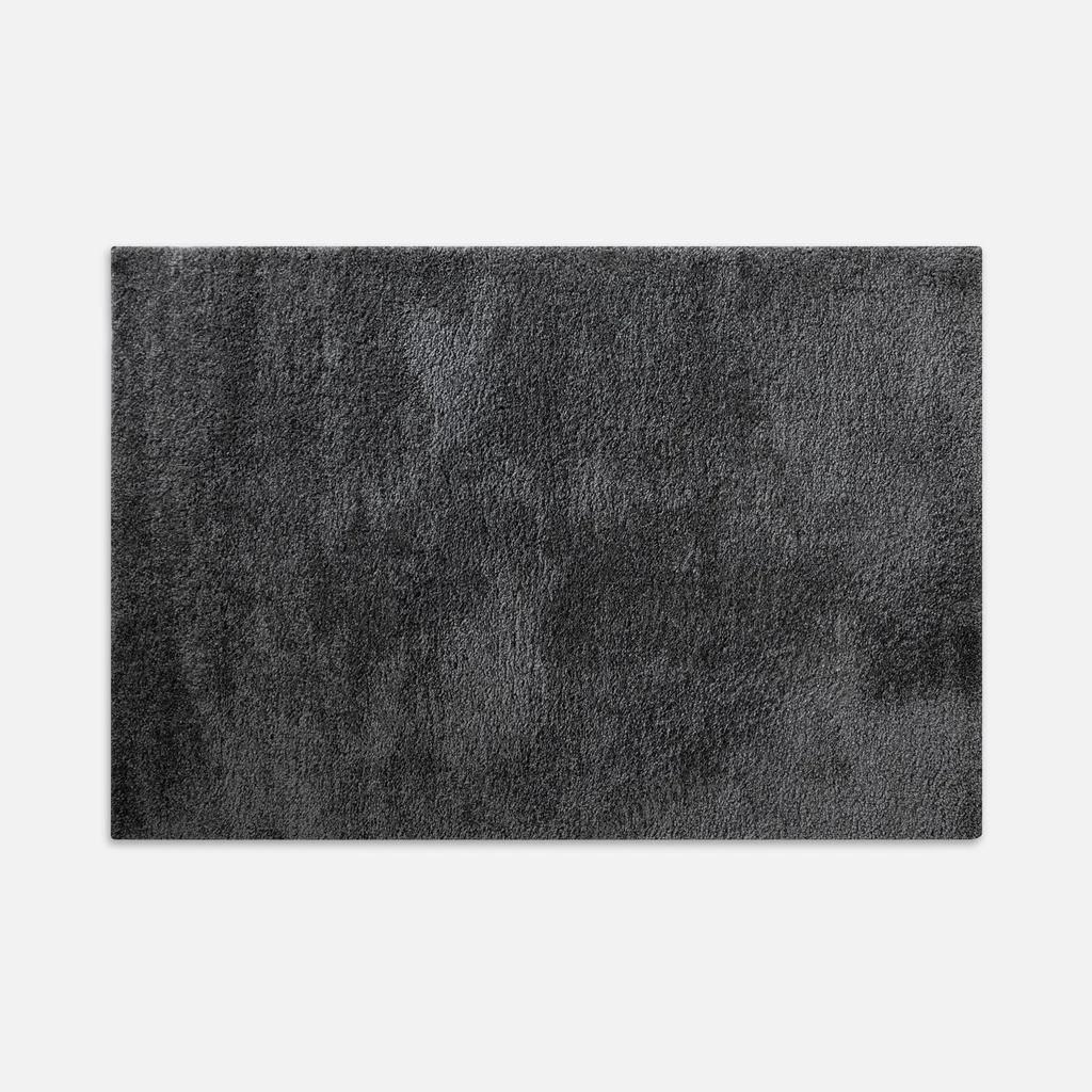 Dywanik grafitowy FURRY 50x70 cm wykonany z przędzy polipropylenowej.