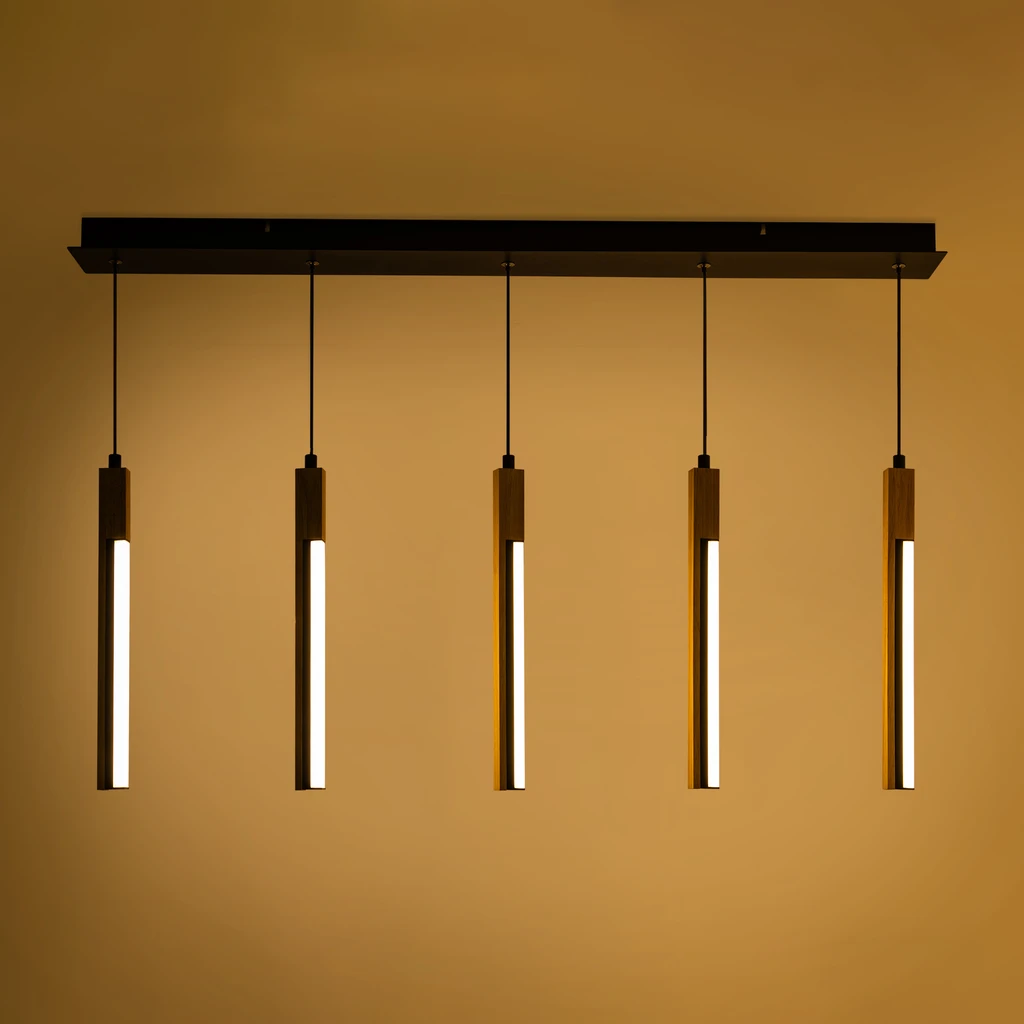 Lampa wisząca ELIOT to oświetlenie do wnętrz przestronnych nowoczesnych z lekką, futurystyczną nutą.