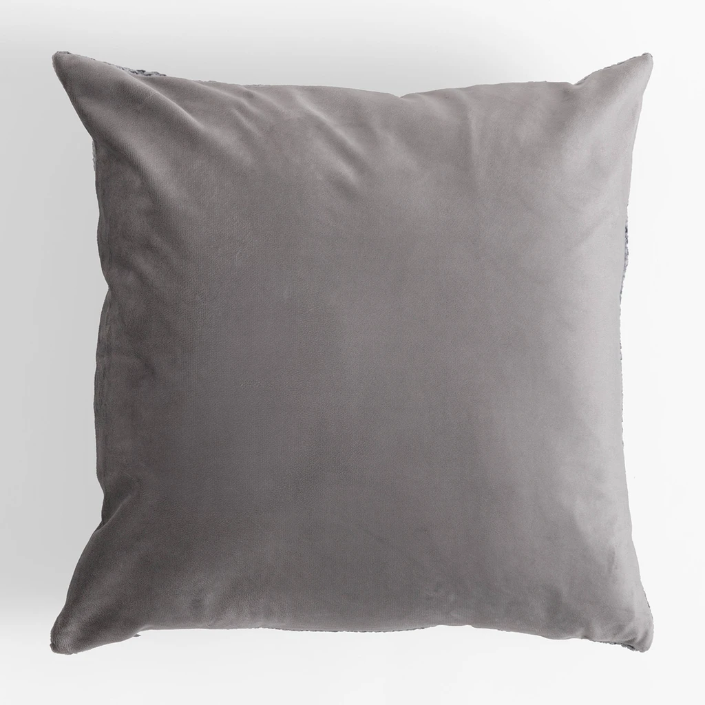 Szara poszewka na poduszkę