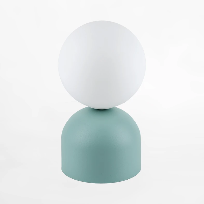 Nowoczesna lampa stołowa MIKI z podstawą o matowym odcieniu mięty.