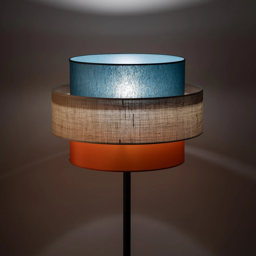 Lampa posiada oprawę dla żarówek LED typu E27 o mocy maksymalnej 15W.