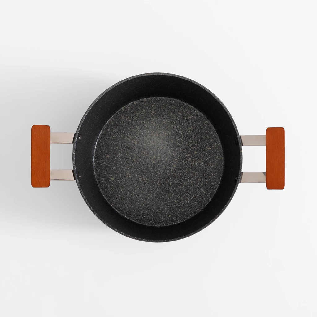 Aluminiowy garnek z pokrywką