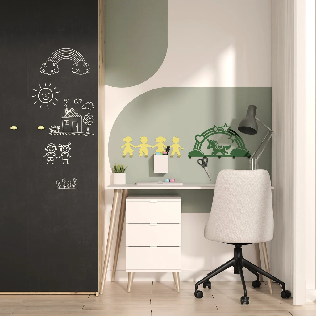 Wieszak DZIECI w żółtym kolorze to urocza dekoracja oraz funkcjonalny dodatek dla pokoju dziecięcego.