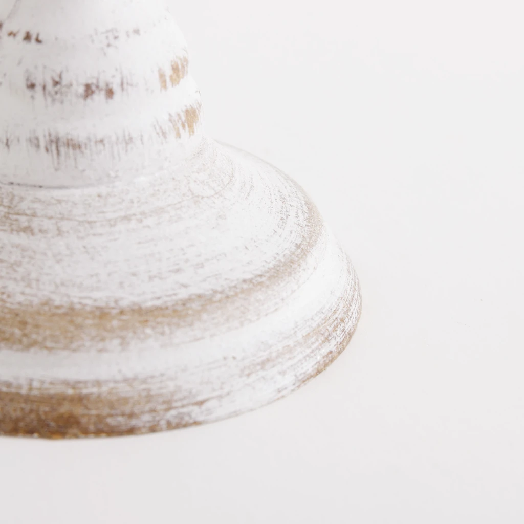 Biały świecznik na jedną świecę