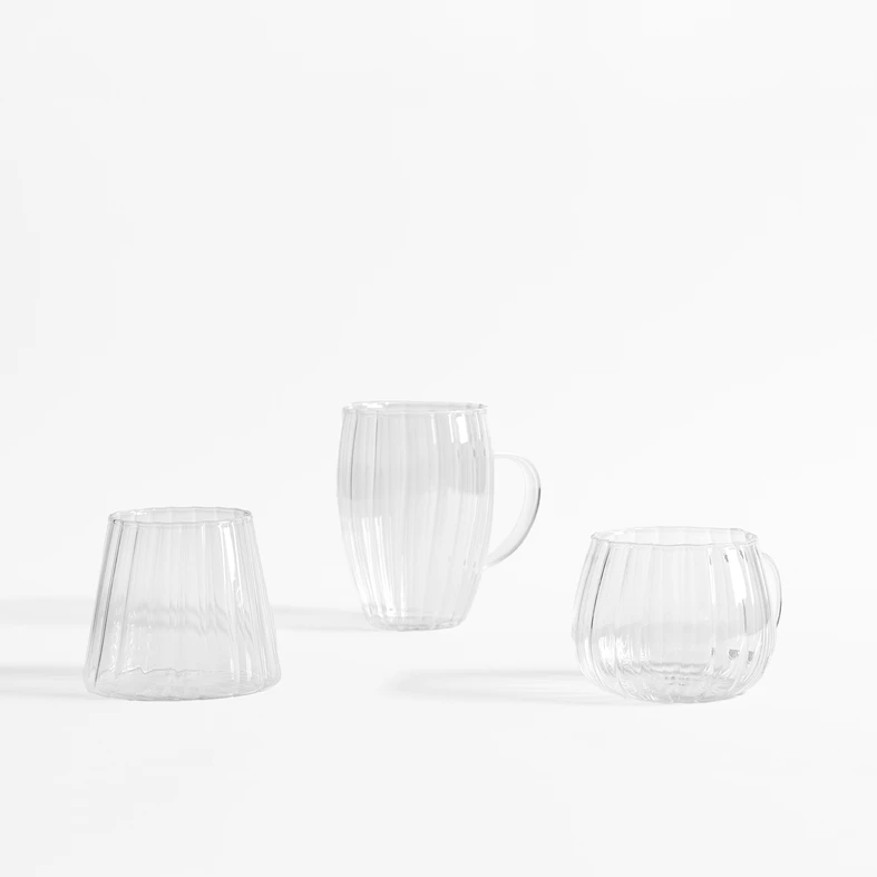 Sklenený hrnček s pásikmi s uškom 350 ml