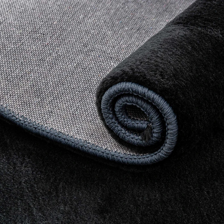 Koberec imitujúci kožušinu antracitový PLUSH 60x110 cm