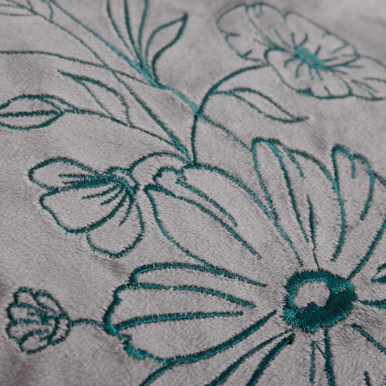 Welurowa poszewka srebrna w kwiaty