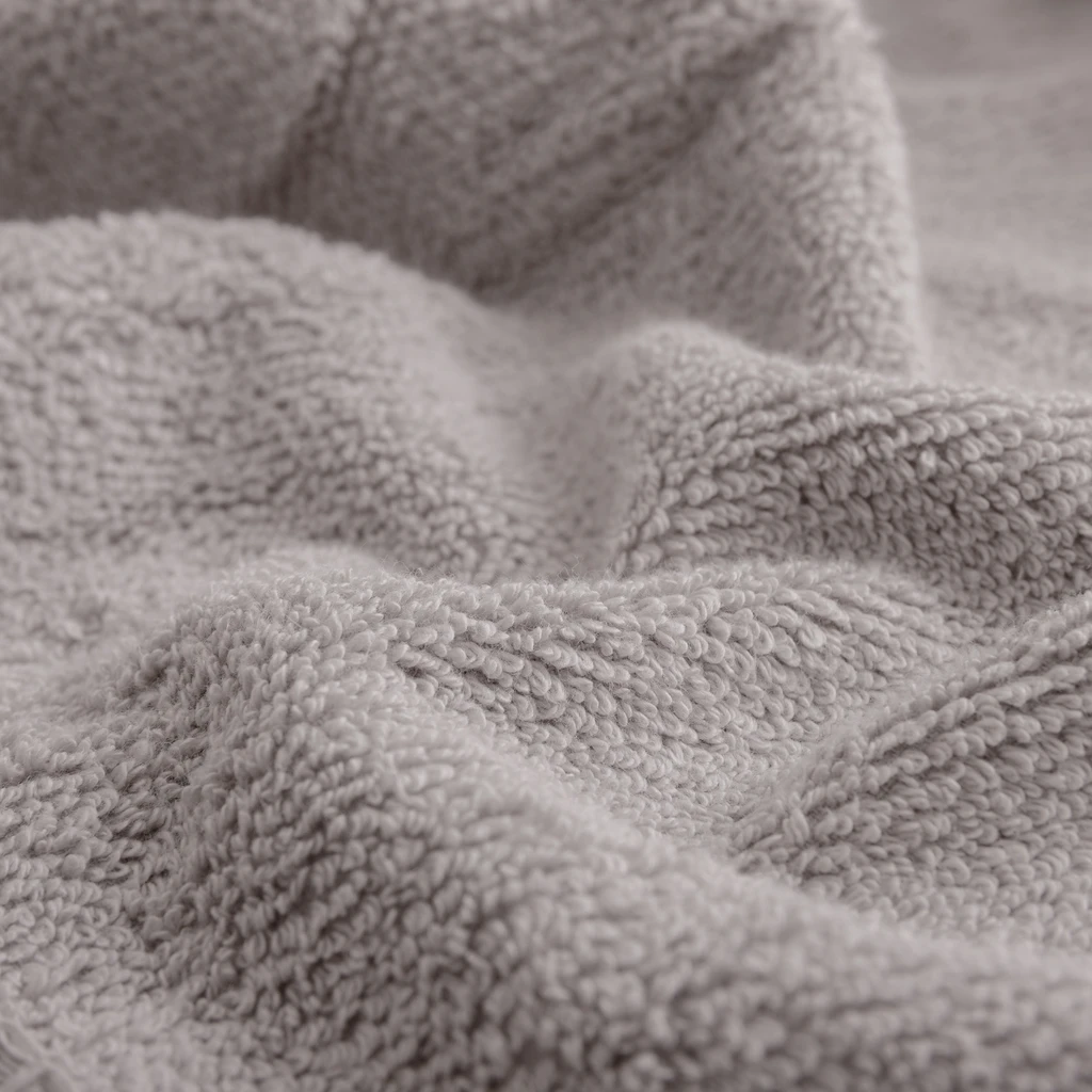 Bavlnený uterák vo svetlosivej farbe 50x90 cm