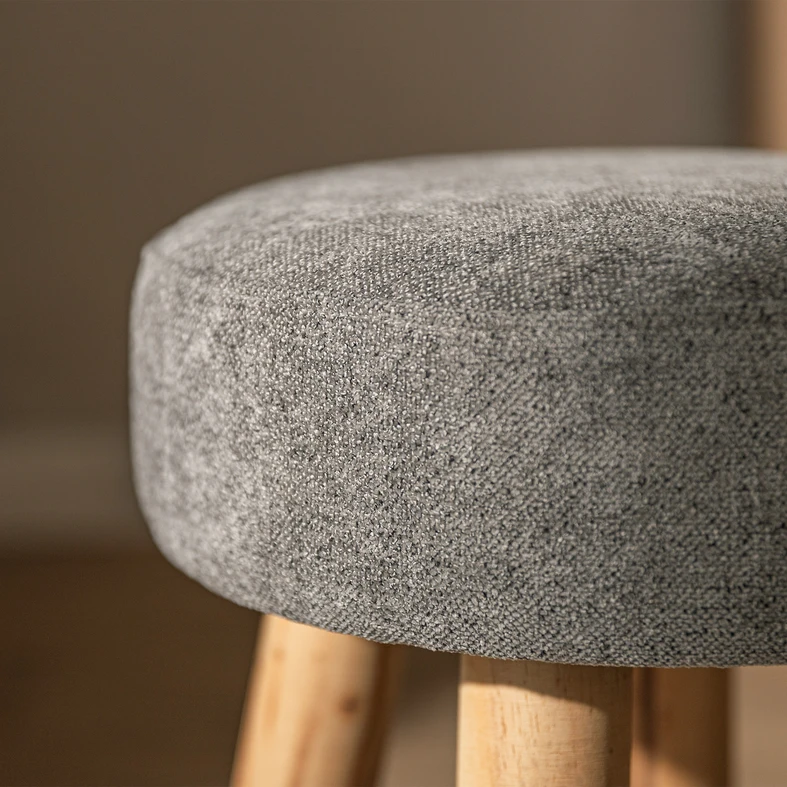 Čalúnená sivá taburetka TROPICOSI