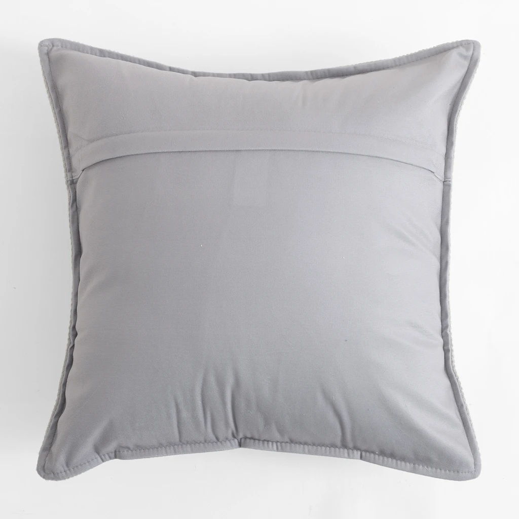 Szara poszewka ozdobna z zamkiem