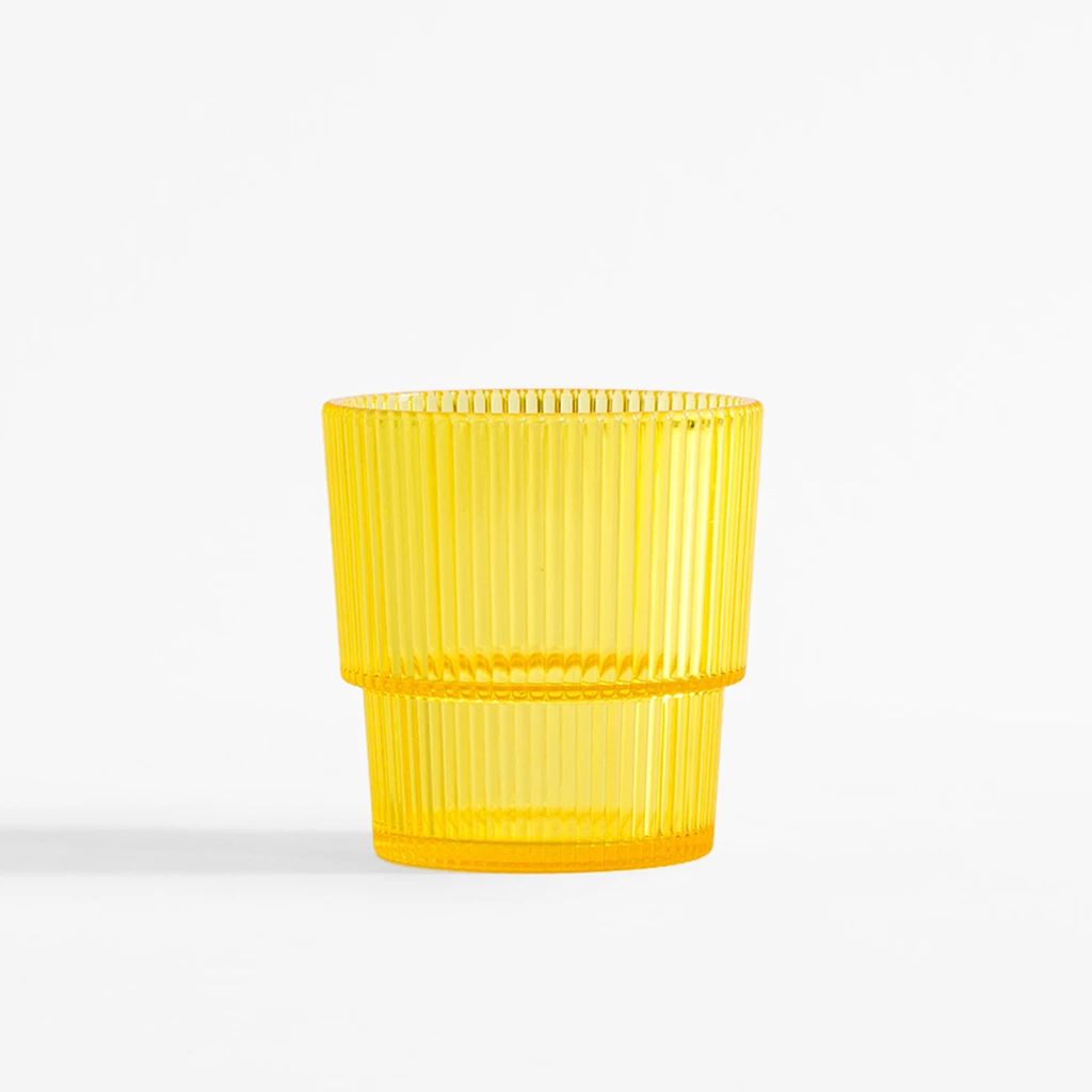 Kolorowe ryflowane kubki plastikowe