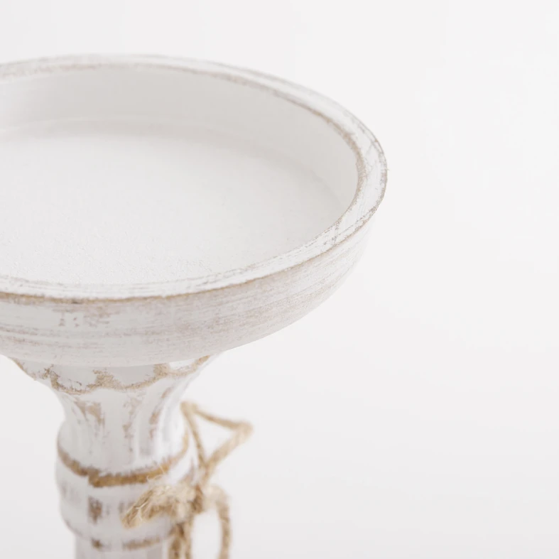 Biały świecznik na jedną świecę