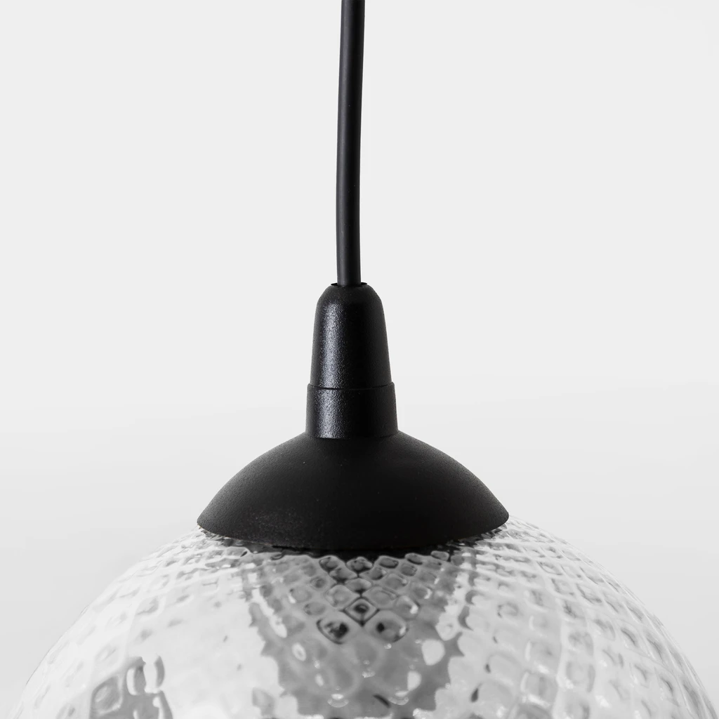 Lampa posiada oprawę dla 1 żarówki LED typu E27 o mocy maksymalnej 15W.