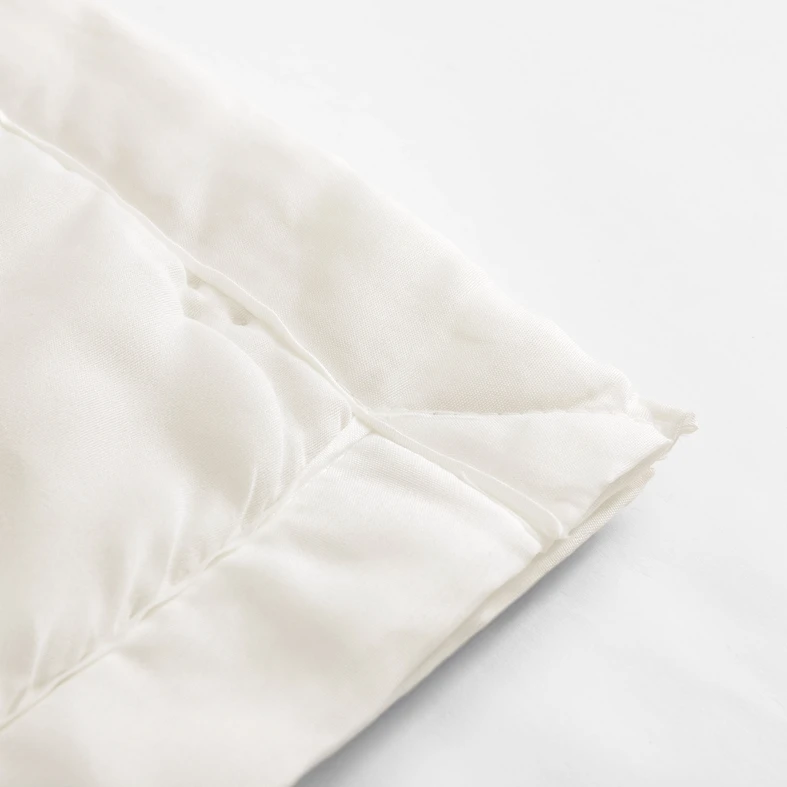 Ecru narzuta na łóżko