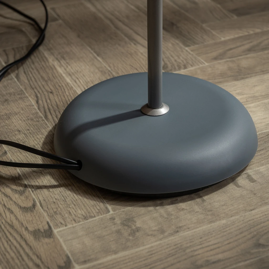 Stojacia lampa strieborná PESO