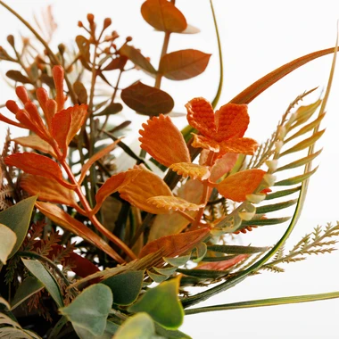 Kompozícia umelých kvetov v kvetináči 15 cm