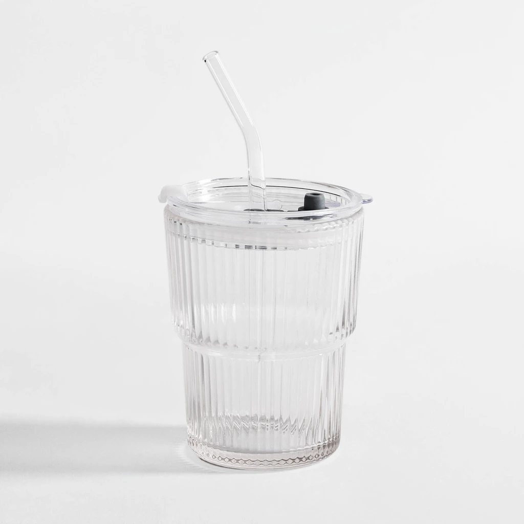 Pohár so slamkou a viečkom 350 ml