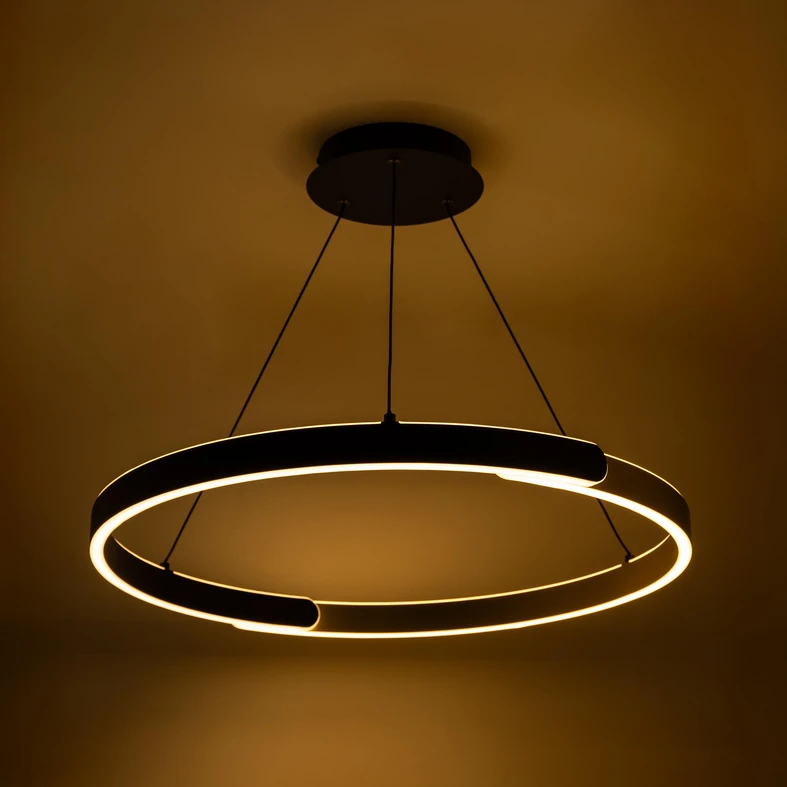 Lampa wisząca LINOS LED - czarno-złoty pierścień, idealny do salonu.