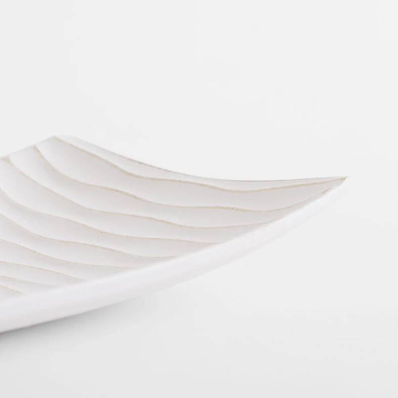 Prostokątny talerz ozdobny falowany