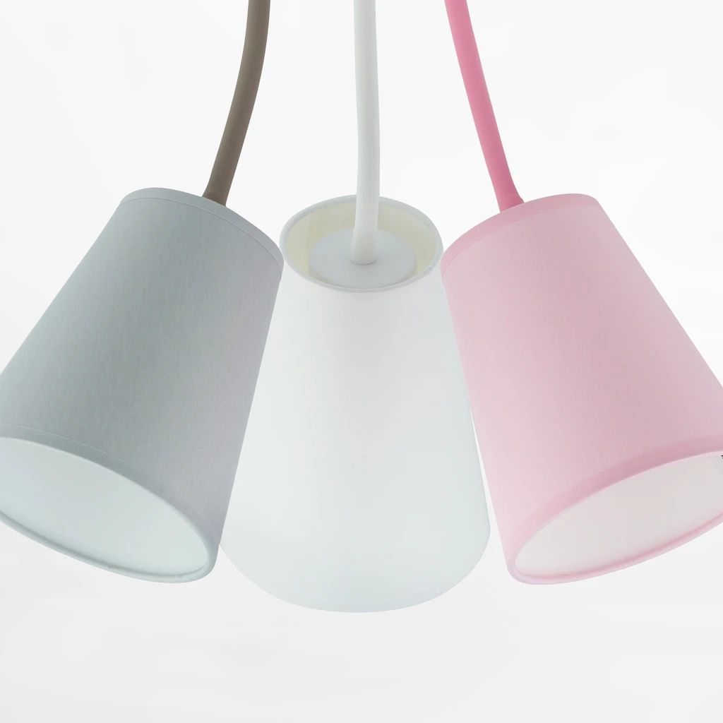 Klosze WIRE KIDS w pastelowych odcieniach bieli, różu i szarości.