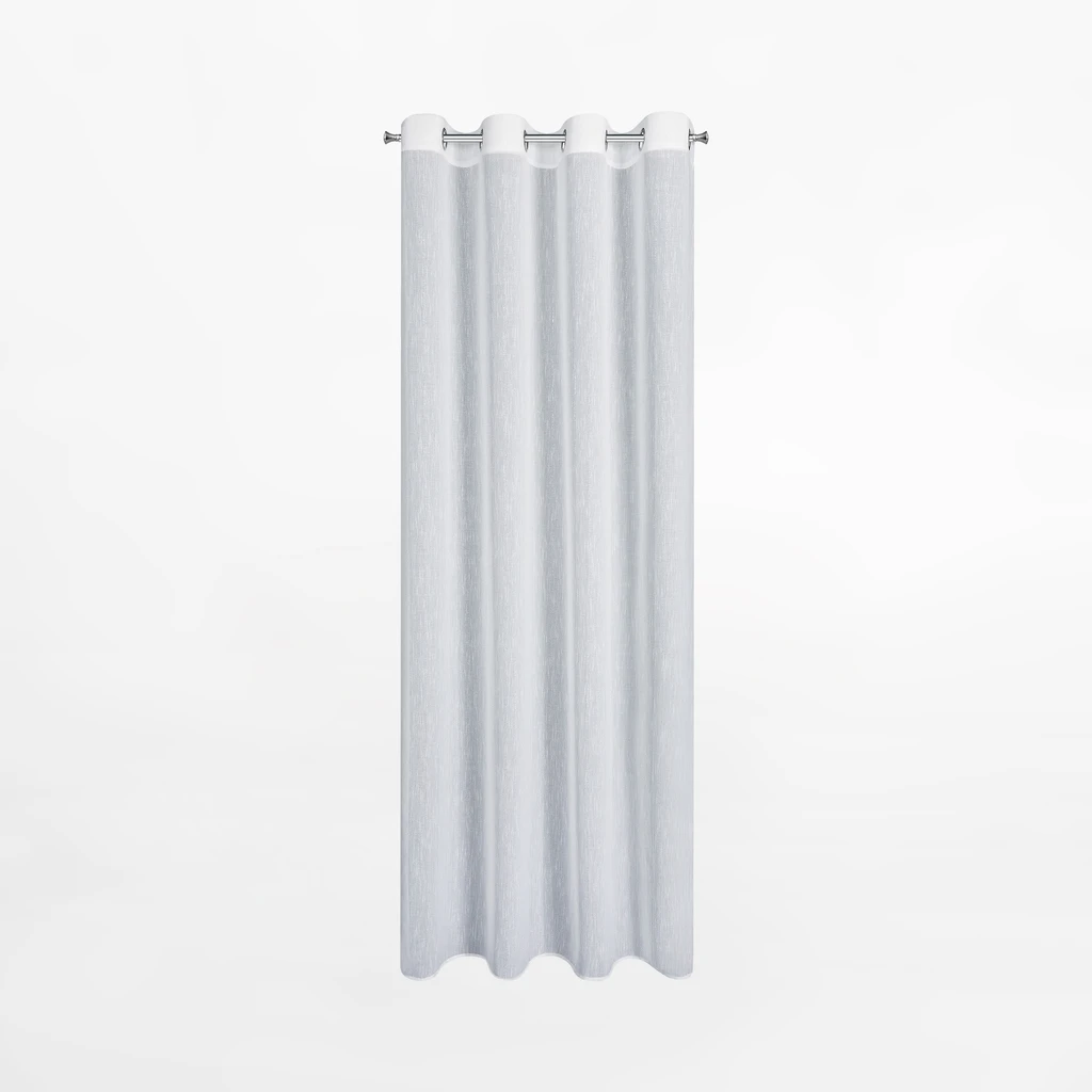 Biała zasłona na przelotkach