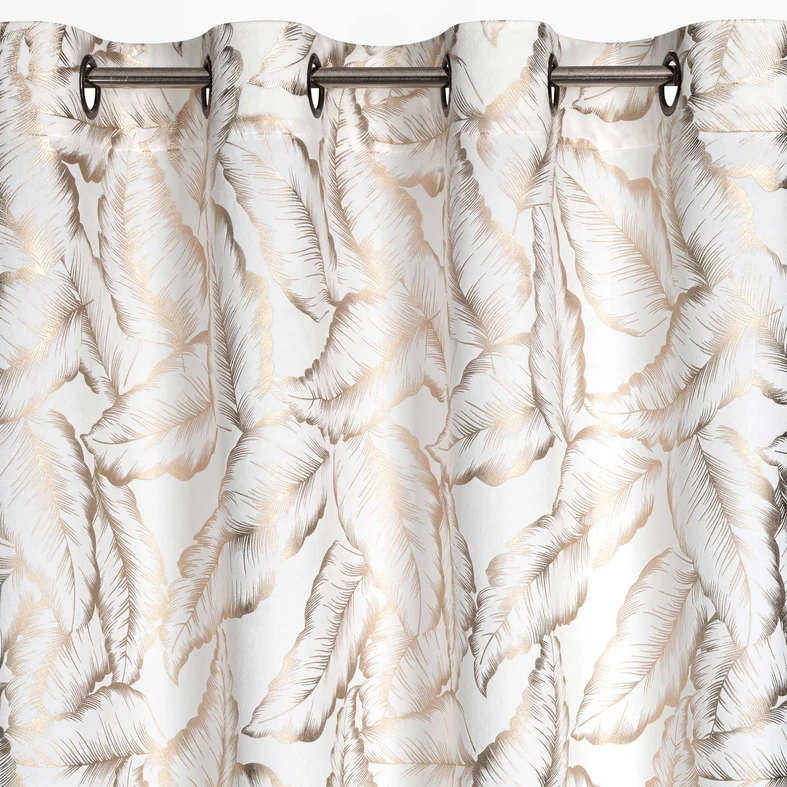 Biała zasłona w liście 