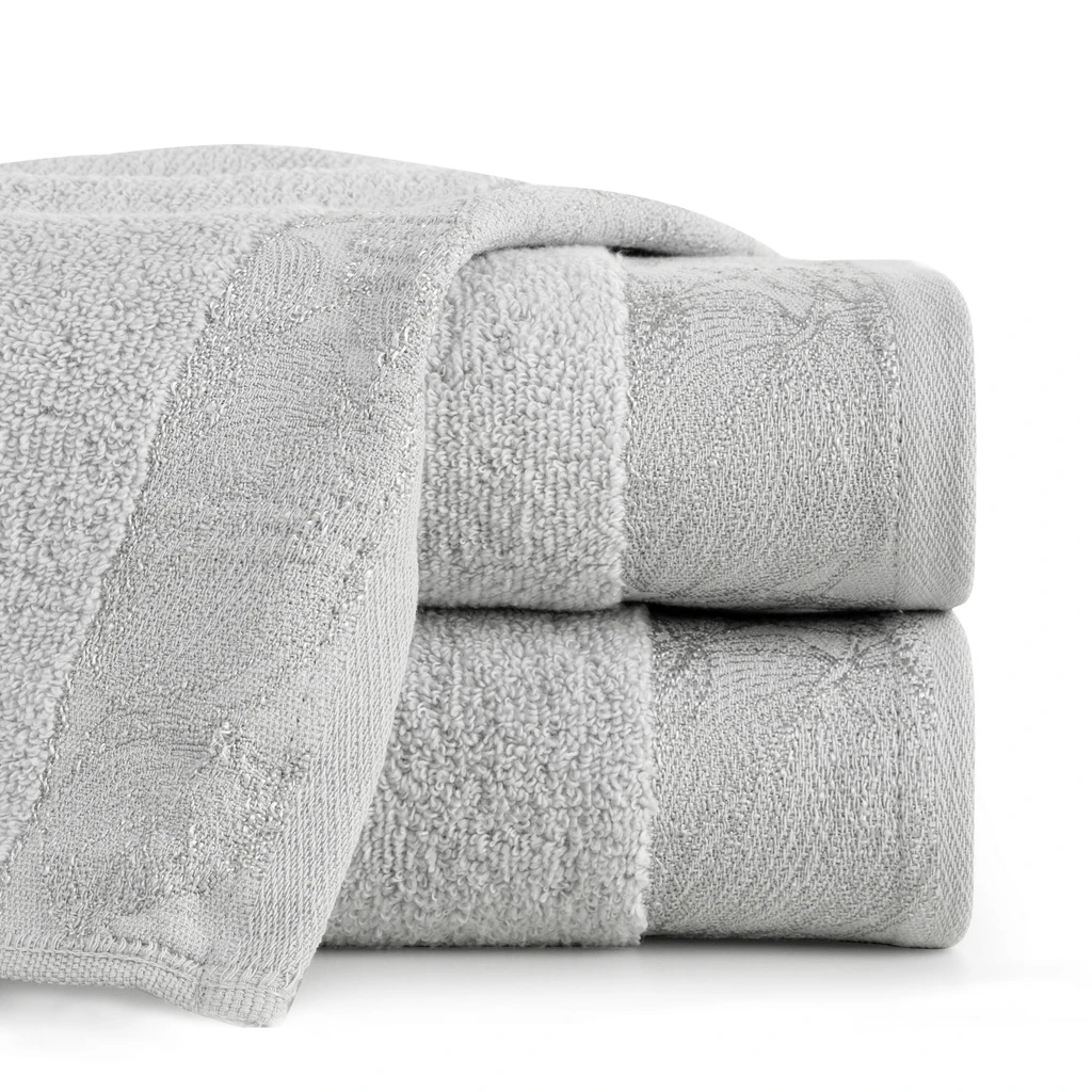 Strieborný bavlnený uterák AGIS 50x90 cm