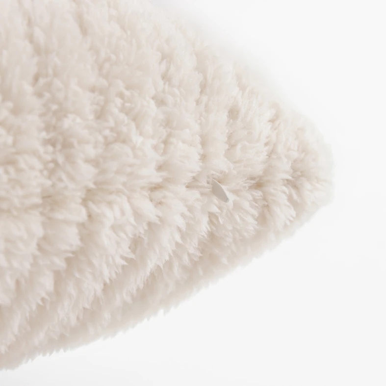 Biała poszewka miękka o dekoracyjnej fakturze