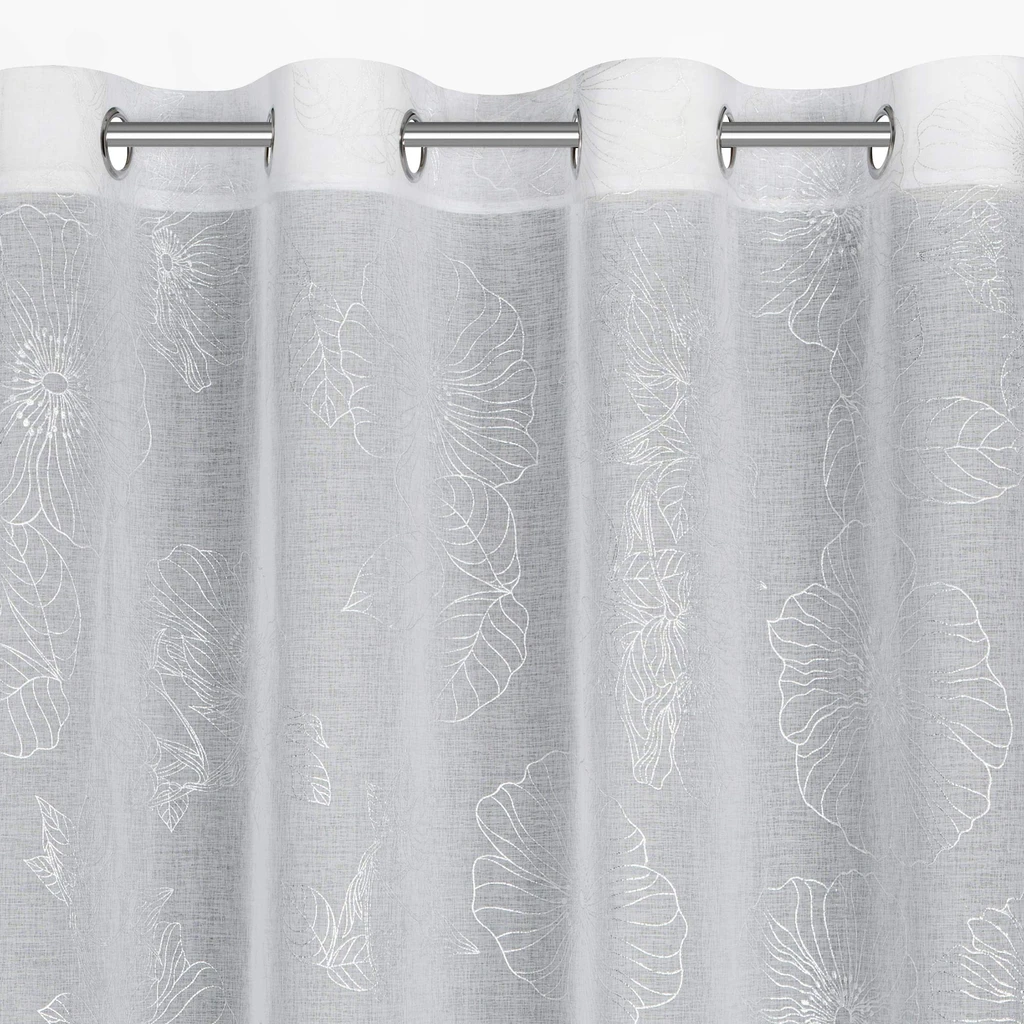 Biała zasłona w kwiaty