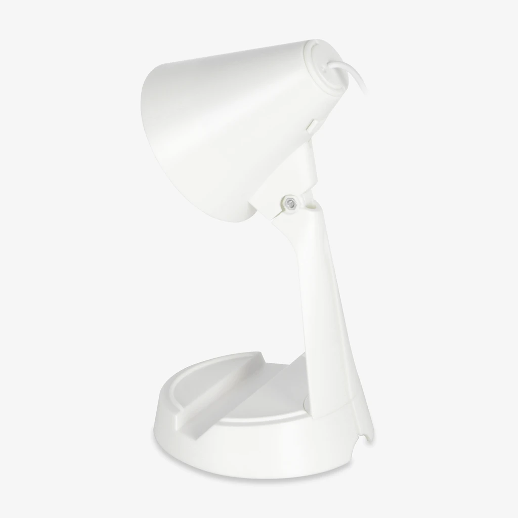 Specjalny kształt podstawy pozwala umieścić w niej przybory biurowe lub smartfon.