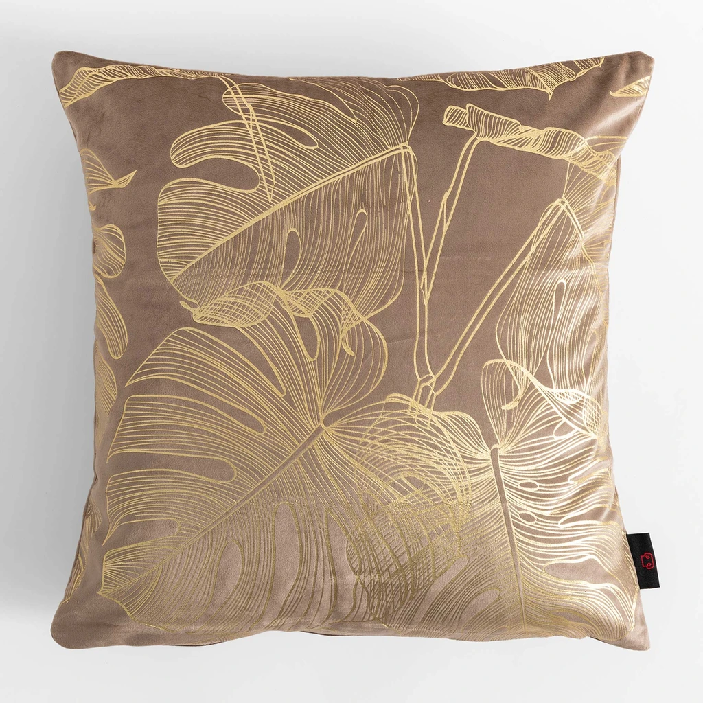 Beżowa welurowa poszewka ze złotym wzorem monstery