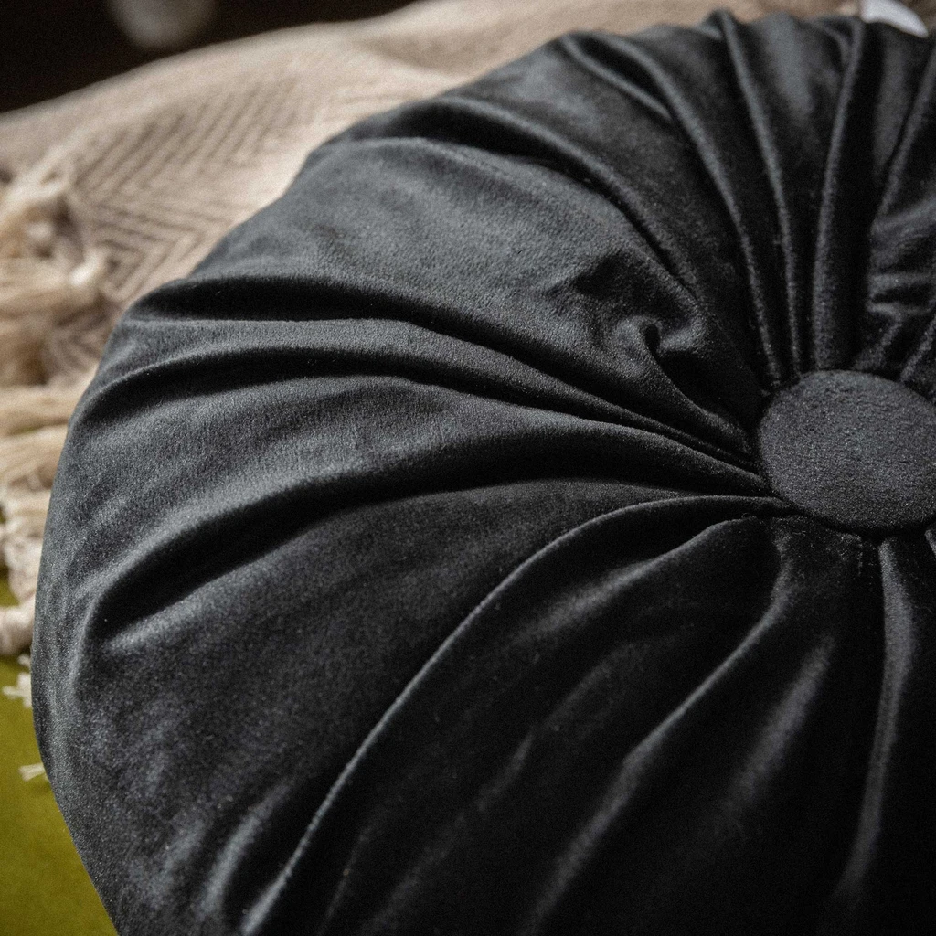 Dekoratívny okrúhly vankúš SELMA čierny 40 cm