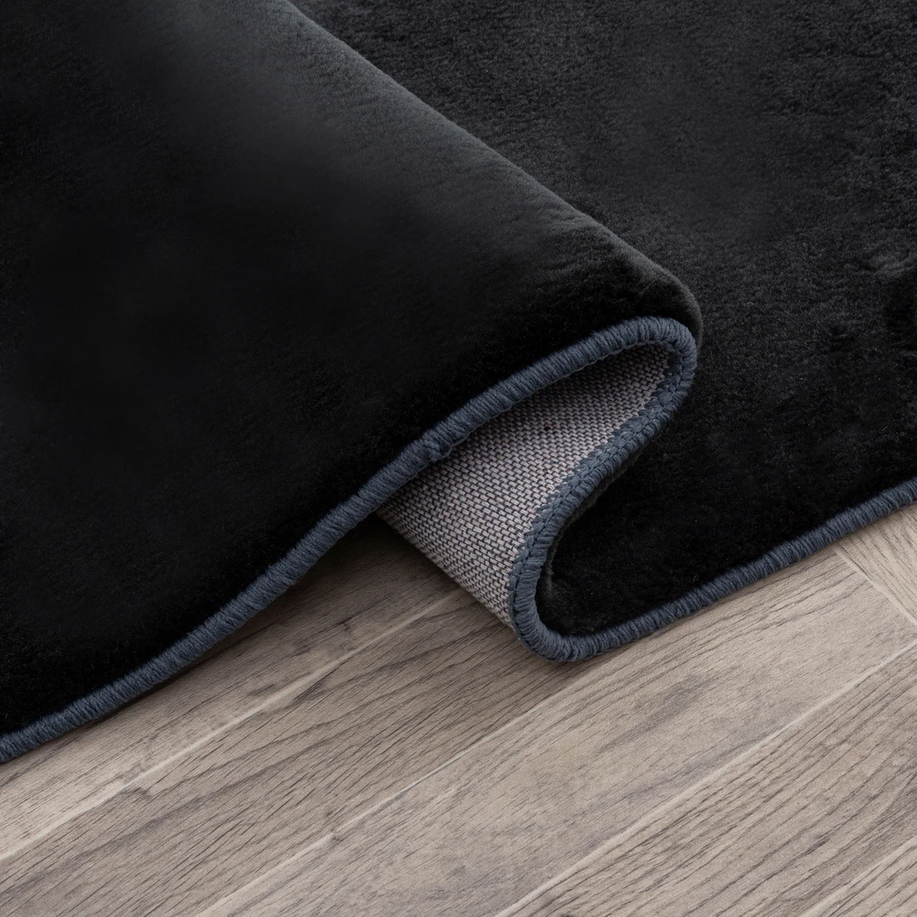 Koberec imitujúci kožušinu antracitový PLUSH 60x110 cm