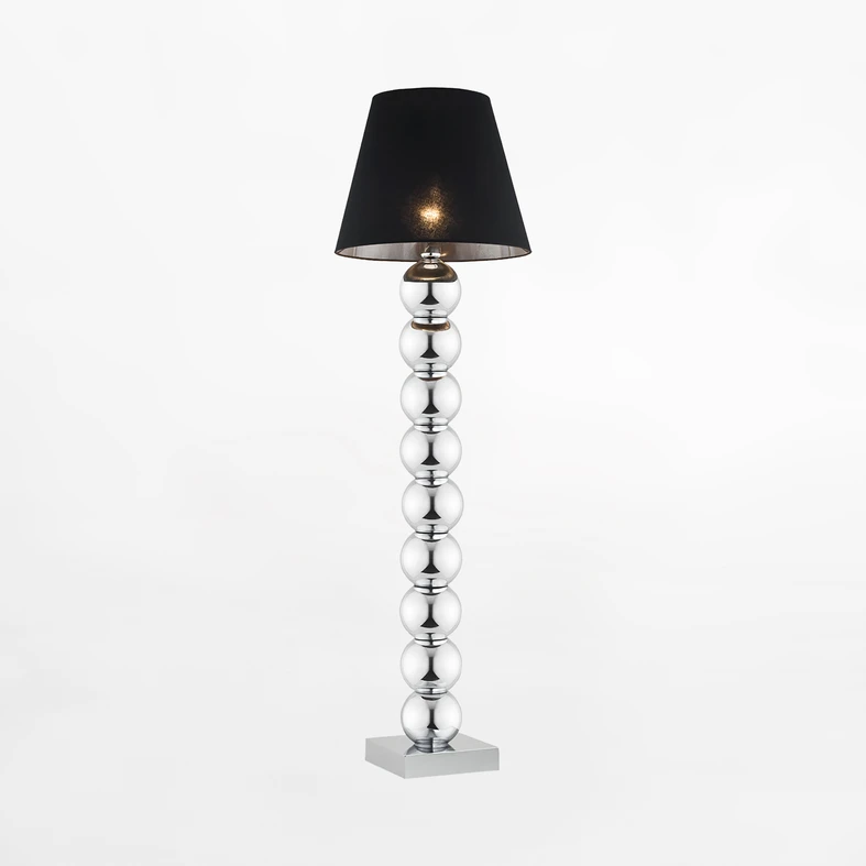 Oprawa modelu stojącego lampy FUDŻI przystosowana jest dla 1 żarówki LED typu E27 o mocy 15W.