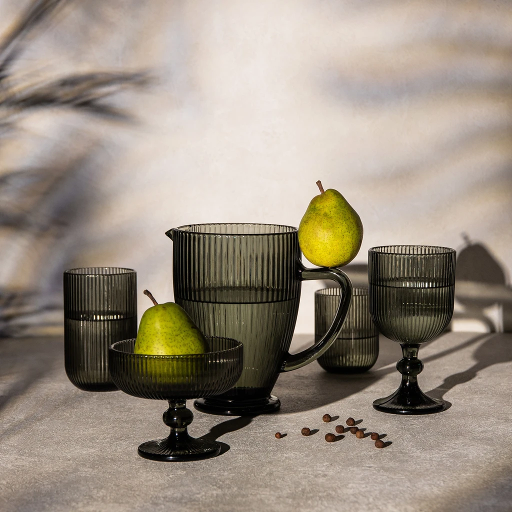 Sivý pohár vrúbkované sklo 330 ml