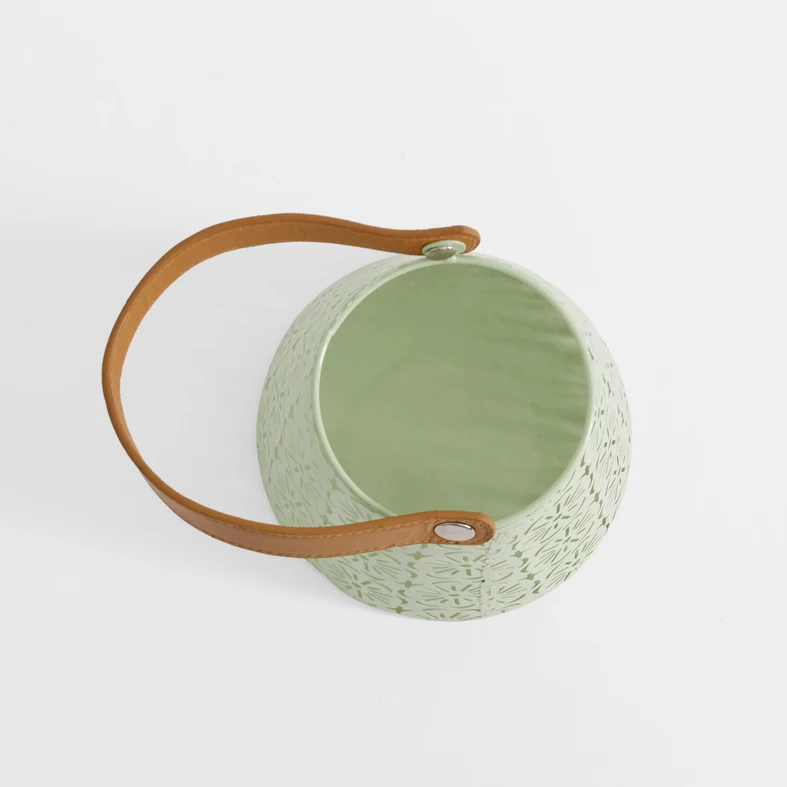 Zielona latarenka z metalu