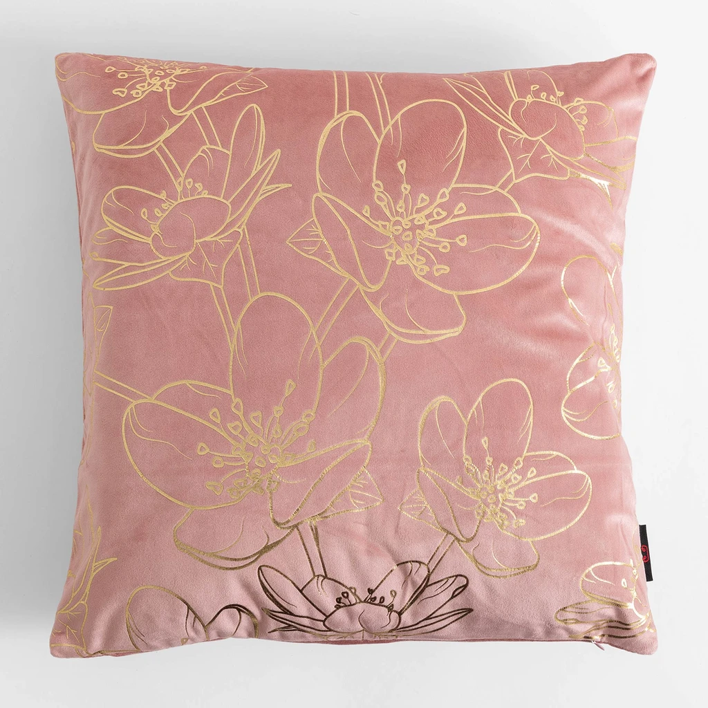 Różowa poszewka welurowa z roślinnym, kwiatowym wzorem o złotym kolorze