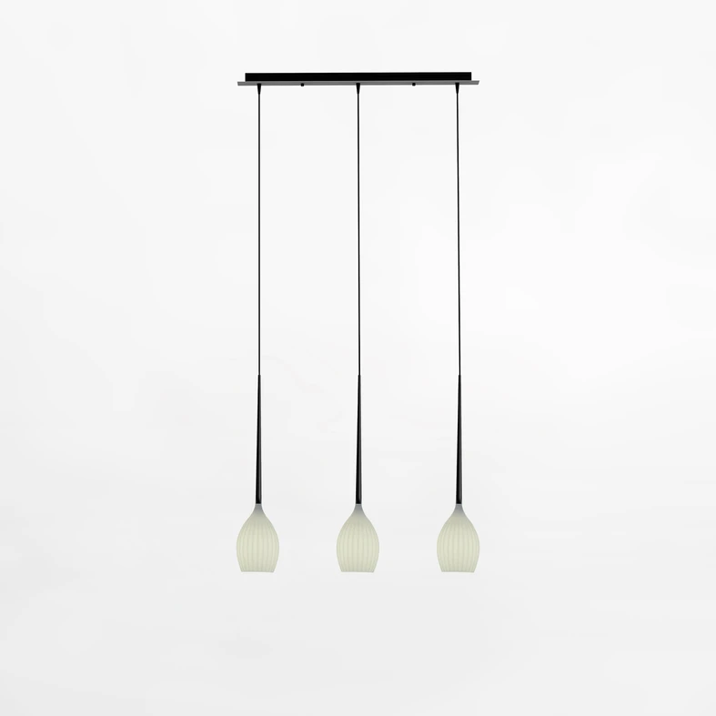 FIORE posiada oprawę przeznaczoną dla 3 żarówek typu E14 o mocy 40W.