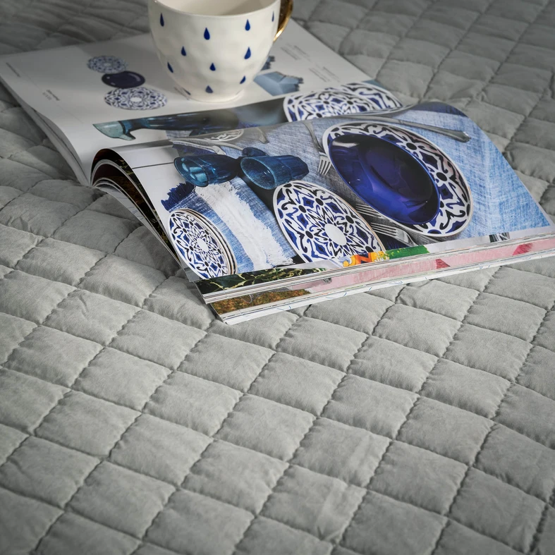 Prehoz na posteľ v tmavosivej farbe GISELLE 200x220 cm