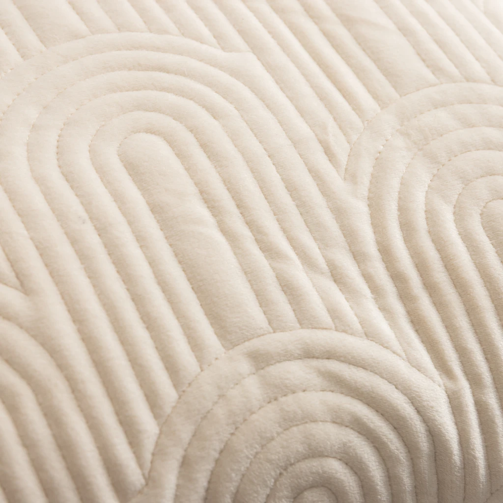 Geometrická velúrová obliečka na vankúš krémová JONES 45x45 cm