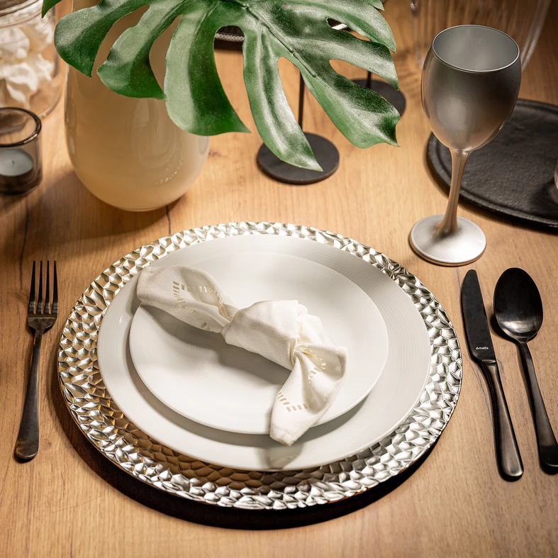 Dekoratívny tanier zdobený strieborný 33 cm