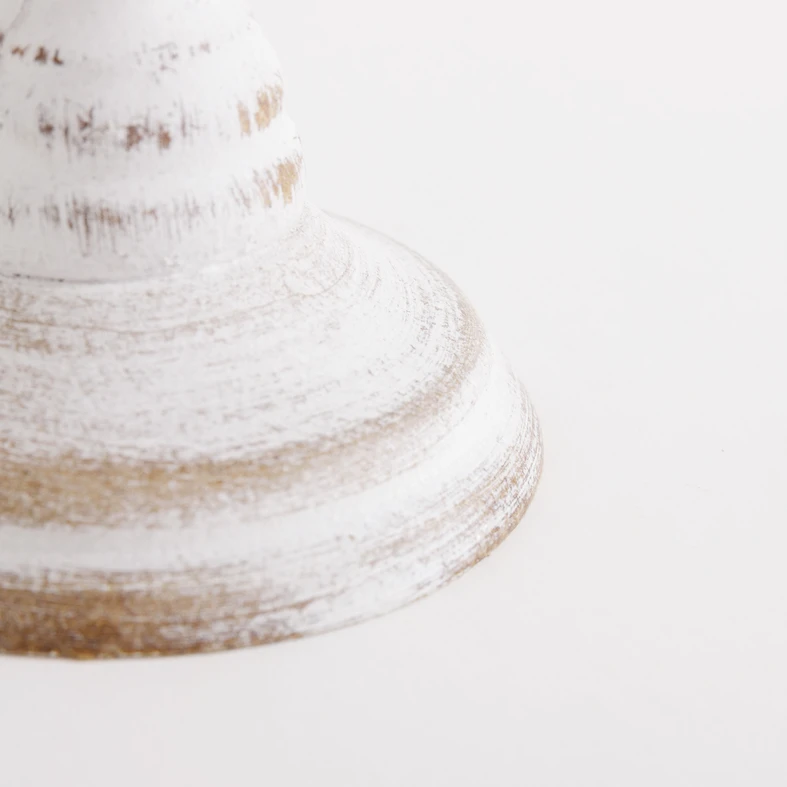 Biały świecznik na jedną świecę