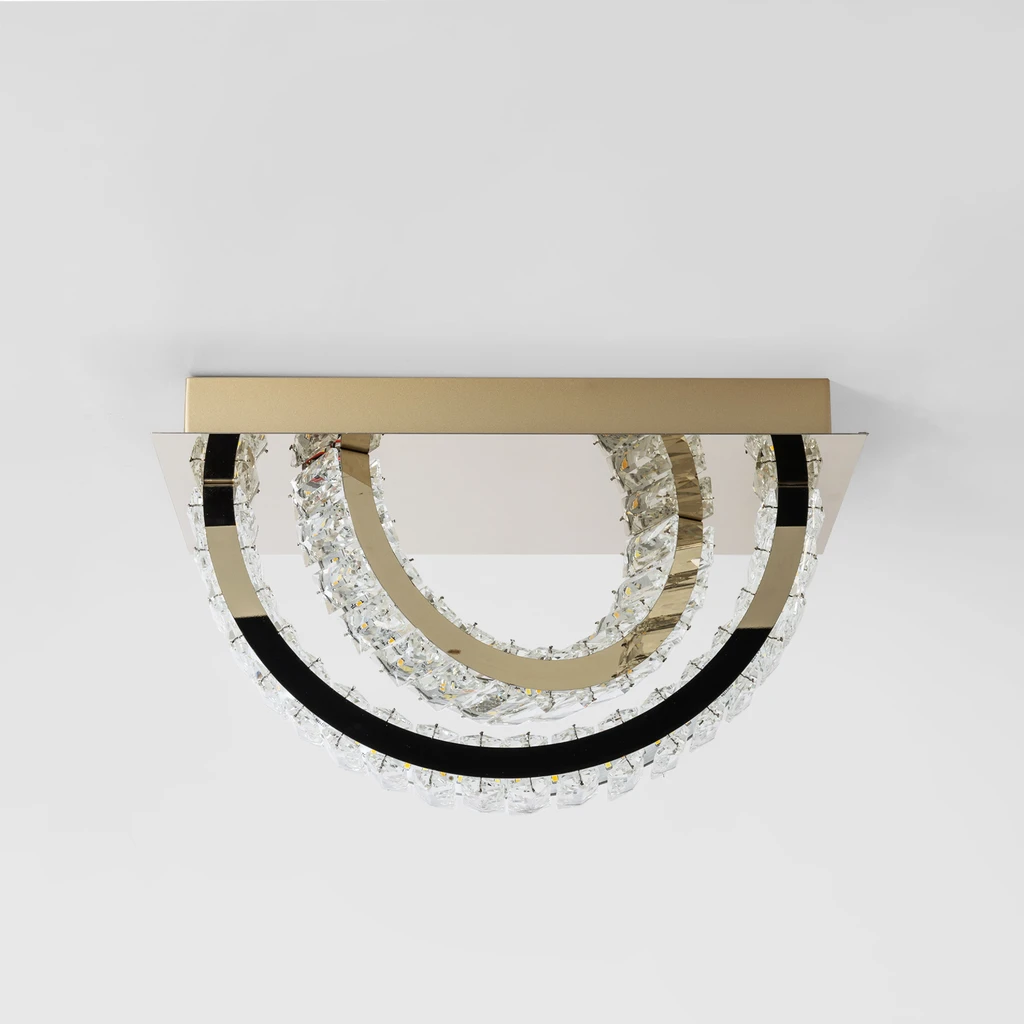 TULA w salonie to oświetlenie, a zarazem piękna dekoracja w klimacie glamour.